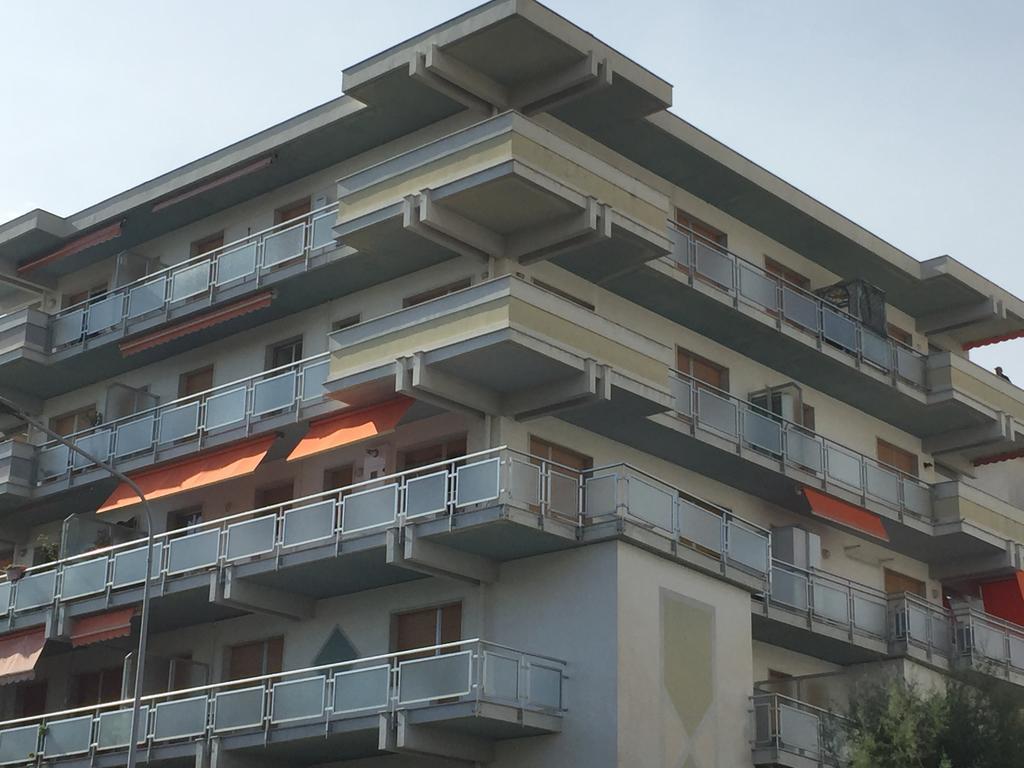 Apartament Attico Tacito Ventimiglia Zewnętrze zdjęcie